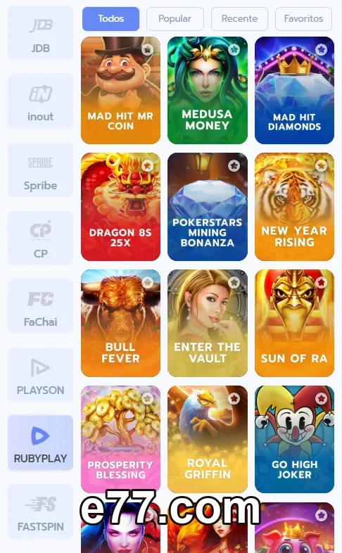 Pessoa acessando e77.com com segurança no celular